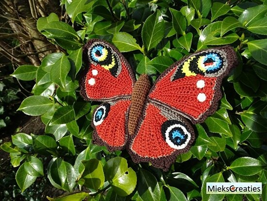 haakpatroon dagpauwoog vlinder