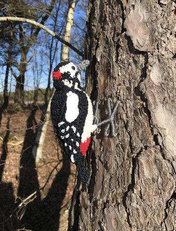 crochet pattern the great spotted woodpecker