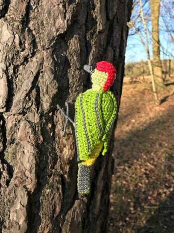 crochet pattern green woodpecker